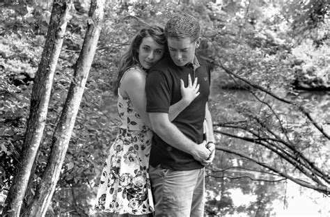 Pin By Taylor Allred On Couple Photography Outdoor Couples Photography Couple Photography