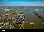 Luftaufnahme, Blick auf den Rhein bei Rees mit Pfarrkirche St ...