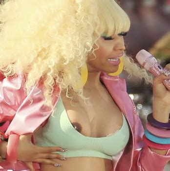 Nicki Minaj Nip Slip Boobs Pop Out On Stage Nude Celebrity Naked Celeb