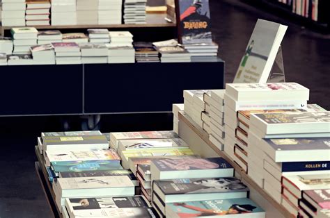 A Booksellers Guide To Comp Titles Browsing For Your Book The Dream