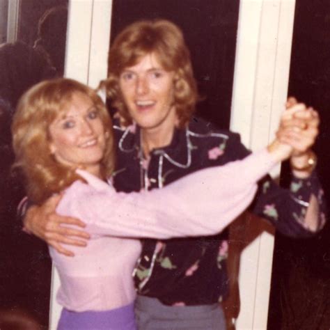 Welcome to the peter doyle website, dedicated to the memory of a great australian singer, musician and new seeker. Lyn Paul website: Photos - Peter Doyle (1970s)