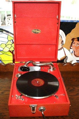 Reduced Vintage 1930s Decca Portable Hand Crank Phonograph Player