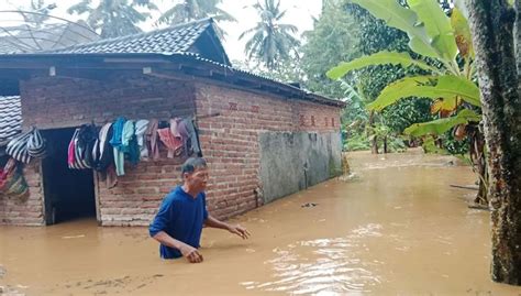 Banjir Bandang Terjang Tiga Desa Di Malang Selatan 992 KK Terdampak
