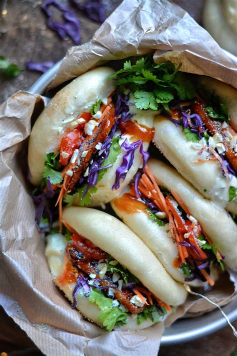 Bao Bun Vegan Tofu et Crudités Vegan Caramelized Tofu Ban Bao