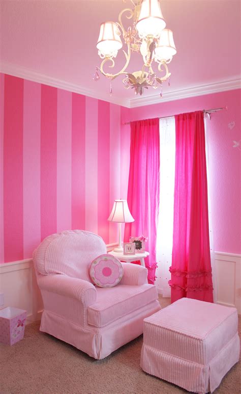 I Love These Walls Because It Looks Like A Victoria S Secret Bag Pink Striped Walls Pink