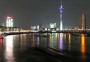 File:Nacht in Düsseldorf.jpg - Wikimedia Commons