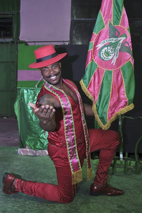 Carnaval 2023 Wallace Guedes Recebe Faixa Pelo Segundo Ano Como Muso