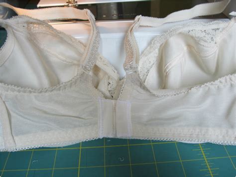 How To Tighten The Back Band Of Your Bra Bra Altering Clothes Bra