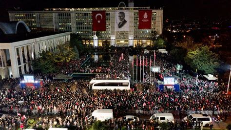 Thousands Protest In Istanbul Over Mayors Conviction Ekathimerini Com