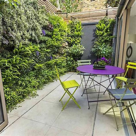20 Tiny Courtyard Garden With Cozy Seating Homemydesign