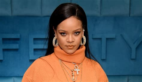 Rihanna Spotted With Bruised Face Rep Explains What Happened Rihanna