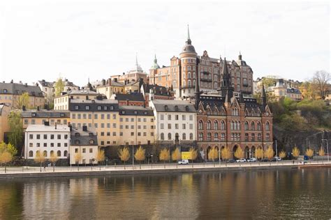 las 21 mejores cosas que hacer y que ver en estocolmo stockholm city city hall canal