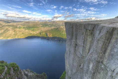 Berühmter Kanzel Felsen In Norwegen Stockfoto Bild Von Felsspitze
