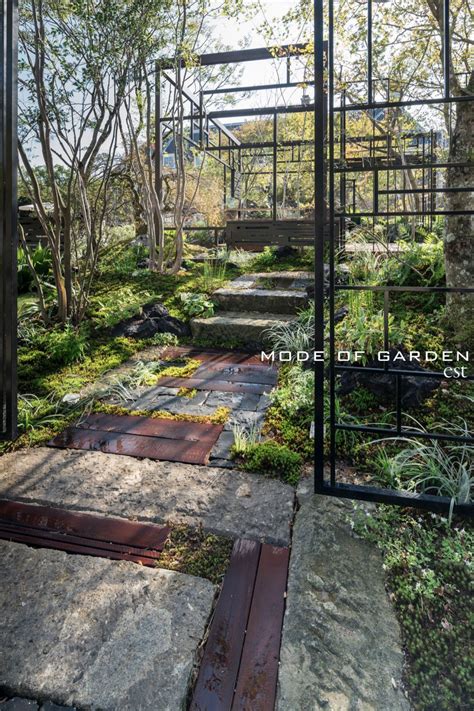 ハウステンボス 花の世界大会＆ガーデニングショー2017の作品です。 「雑木林 回廊の庭」 コナラ等の落葉雑木を主とし、流れの周りにはアオダモ ...