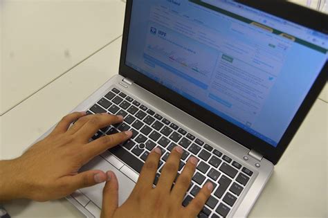 Se você deseja receber esse valor fique atento as informações que são divulgadas à respeito da restituição do imposto de renda 2021. Receita paga primeiro lote de restituição do Imposto de ...