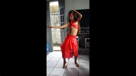 Now share it with your friends! Menina dançando dança do ventre - YouTube