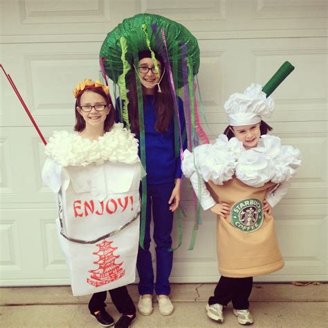 Using your ribbon, bows, or extra fabric, make accessories. littlewhiteschoolhousedundee: DIY: Starbucks costume