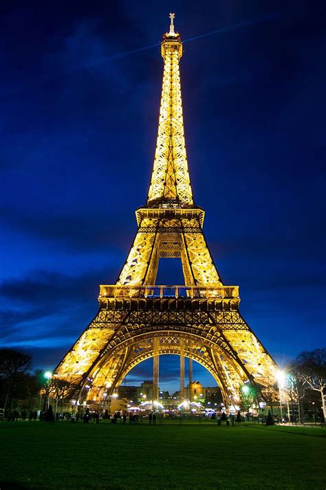Filethe Eiffel Tower By Night Wikimedia Commons