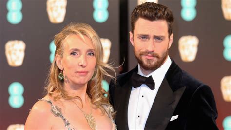 aaron taylor johnson doesn t analyze relationship with wife sam we re just in sync