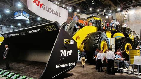 The King Of Loaders Letourneau L2350s Staggering 70 Yard Capacity Video