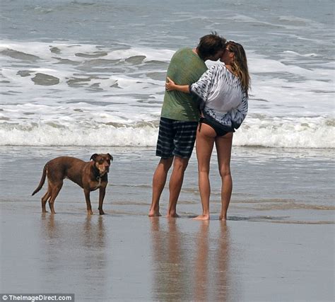 Putinhas novinhas da vila mimosa rio de janeiro. Gisele and Tom Brady wrap up their Costa Rica family ...