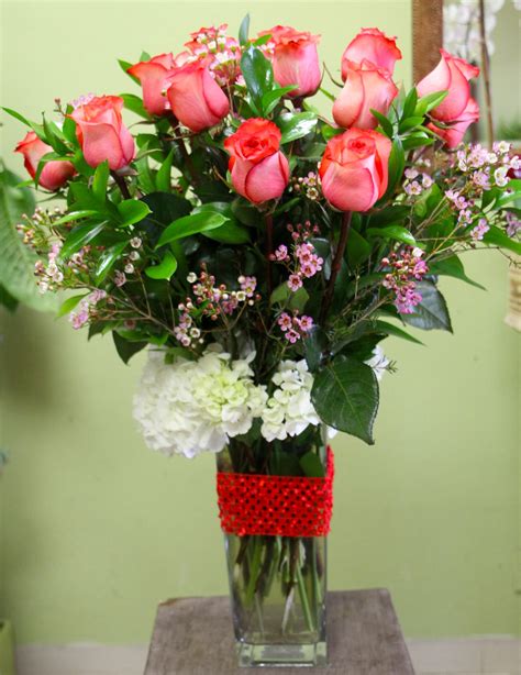 Dozen Long Stem Roses In A A Tall Glass Vase Two Toned In Torrance Ca