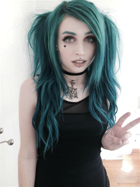 25 Green Hair Color Ideas You Have To Try Short Emo Hair Long Hair