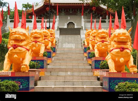 Chinese Temple Lions Chinese Gardens Singapore Stock Photo Alamy