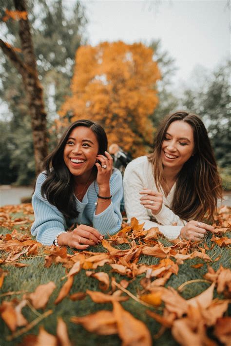 10 Fall Photo Ideas With Friends Emmas Edition Friend Pictures Best Friend Pictures