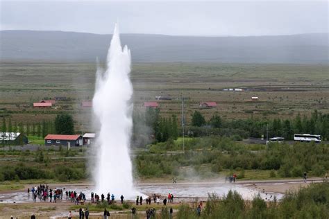 Strokkur Geyser Iceland Erupts Once Every 610 Minutes Humanforscale