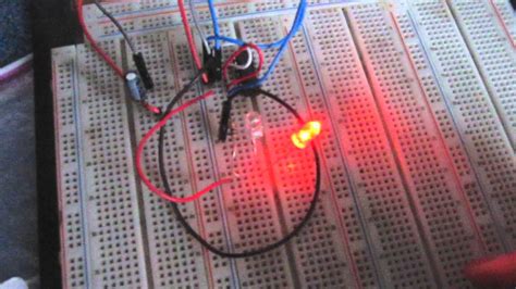Astable Multivibrator Circuit Built Using A 4011 Nand Gate Chip Youtube