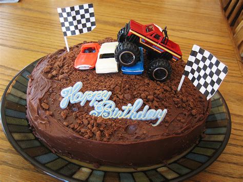 Our monster truck birthday ideas guide is full of monster truck decorations, tableware and party favors for your. Monster Jam Party Ideas | jareceqyk