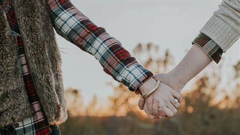 Couple with Holding Hands HD Images | HD Wallpapers