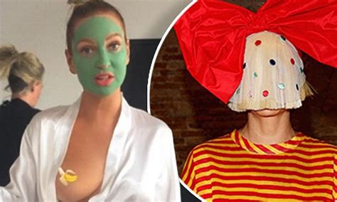 Sia Exposes Breast And Goes Without Wig On Instagram Daily Mail Online
