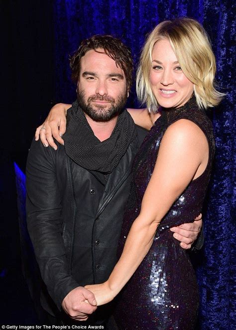 Kaley Cuoco Gets Cosy With Ex Johnny Galecki At Peoples Choice Awards