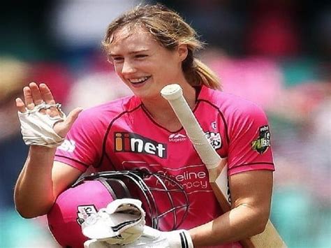 10 Hottest Women Cricketers In The World