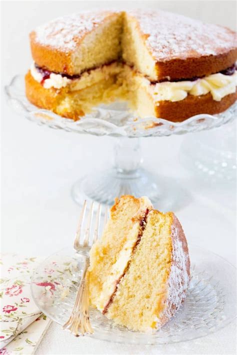 Victoria Sponge Cake With Whipped Cream Errens Kitchen