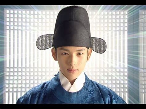 Bo kyung is distraught by the relationship between hweon and the shaman. 【TVPP】Siwan(ZE:A) - Pretty Scholar Heo Yeom , 시완(제아) - 꽃도령 ...