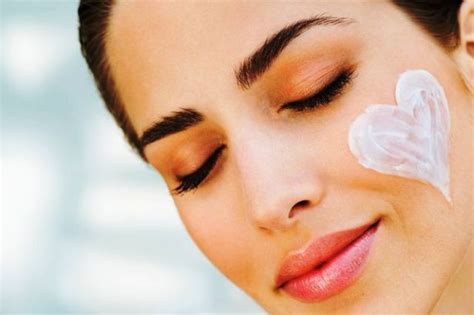 8 Effective Home Remedies For Sensitive Skin Dermamantra
