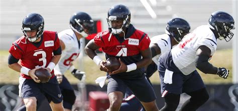 Deshaun Watsons Recovery From Injury Puts Texans In A Happy Place