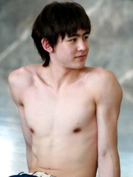 KEINDAHAN TUBUH KETAT PRIA TELANJANG Sexy Wet Body Shirtless Korean