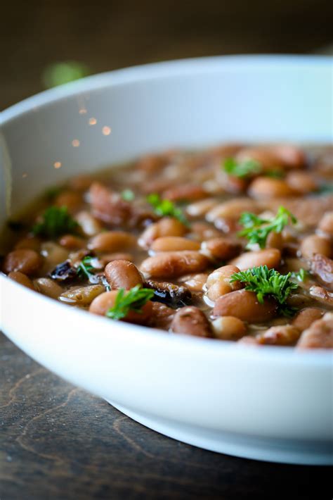 Combine beans and ham hocks in a large pot, cover with water. Instant Pot Pinto Beans and Ham - Daily Appetite
