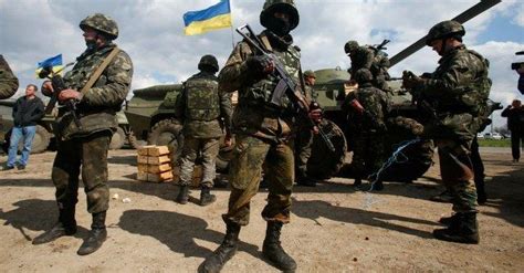 Ucraina Militari Bloccati Da Filorussi Hanno Deposto Le Armi Il