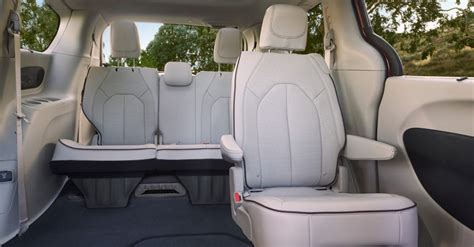 2021 Chrysler Pacifica Seating Configurations Images And Photos Finder