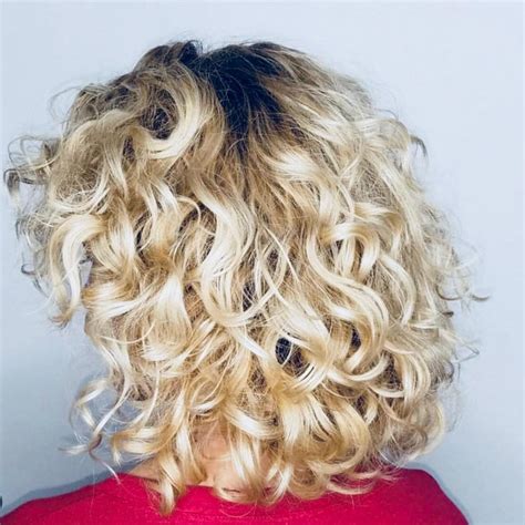 Top Inspiration 39 Layered Medium Curly Hairstyles