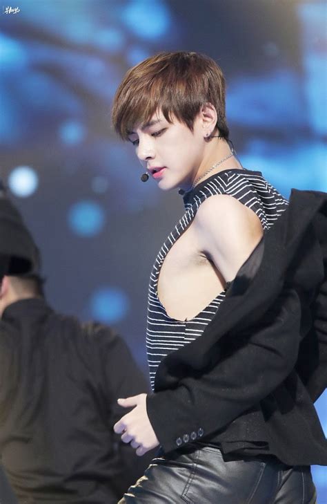 Top Sexiest Outfits Of Bts S V