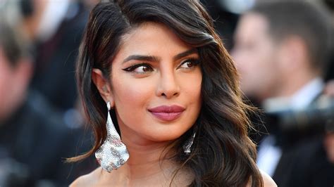 Watch Access Hollywood Interview Priyanka Chopra Looks Back On Struggling With Her Skin Tone As