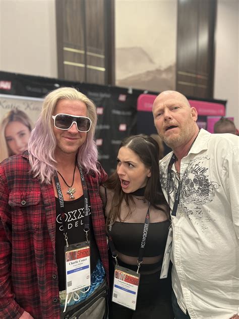 Tw Pornstars 1 Pic Valentina Bellucci Twitter Having A Blast With These Two Charliecomet