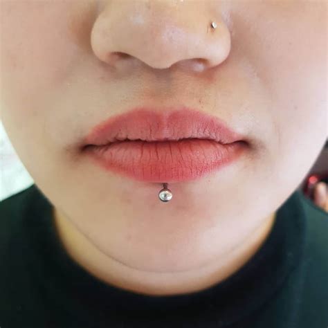 Labret Piercing [60 Ideas] Pain Level Healing Time Cost Experience Piercee