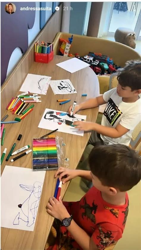 Gusttavo Lima mostra filhos no quarto de brinquedos na mansão